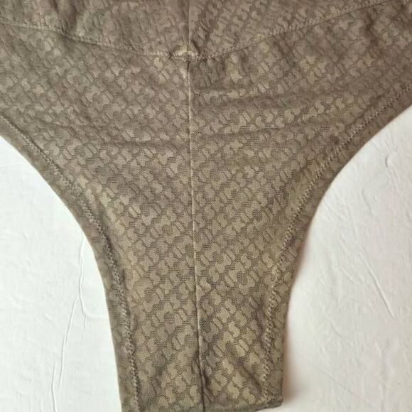 SKIMS LOGO V CUT PANTY NWT - Picture 6 of 9